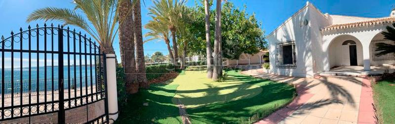 Foto f4d75fae-9cf2-4822-b56b-9f92321a7931. Casa amb aparcament a Punta Prima Orihuela