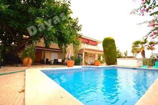 Chalet à La Veleta. Villa en venta en la veleta, 5 dormitorios.