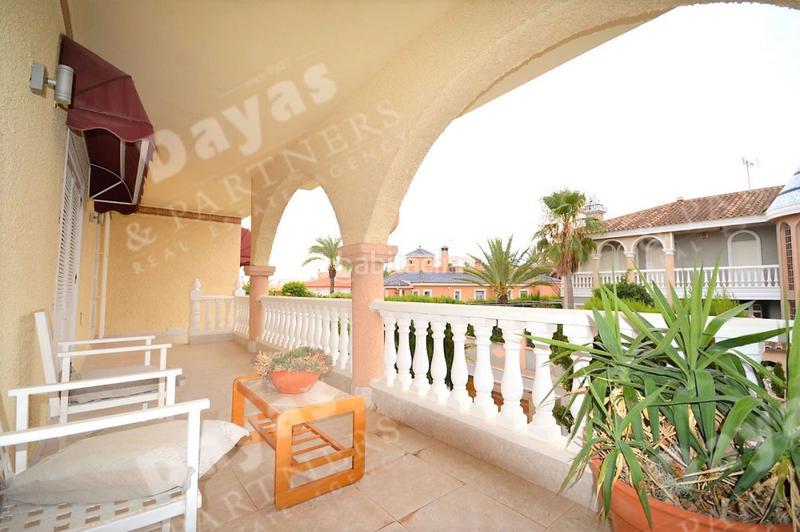 Foto 8a11e86b-3643-424d-b326-f7d9a1702617. Chalet villa en venta en La Veleta, 5 dormitorios. en Torrevieja