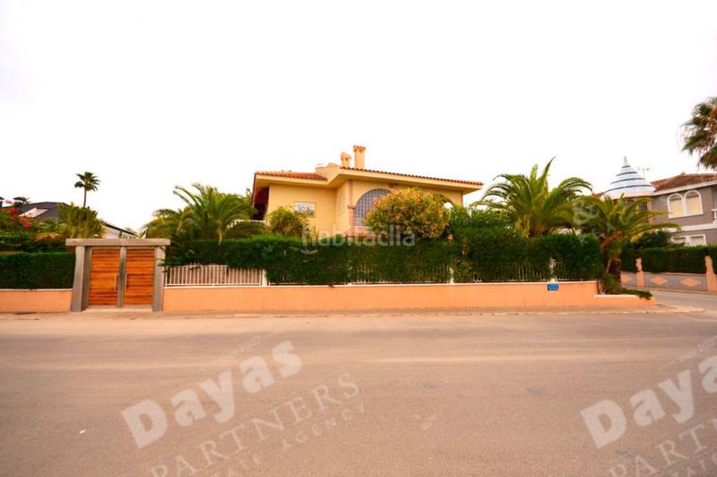 Foto c20a9227-00be-4d0a-a5f2-bce2b92b4171. Chalet villa en venta en La Veleta, 5 dormitorios. en Torrevieja