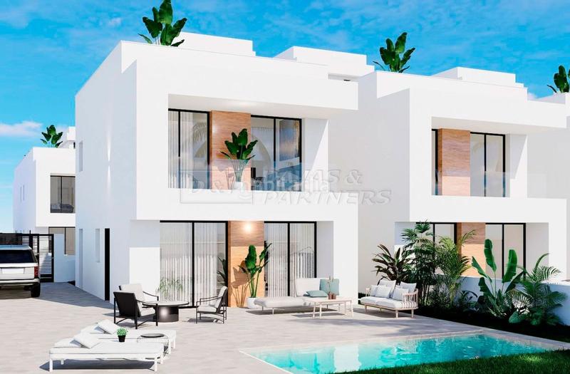 Foto 5df7951f-11de-4ceb-953e-3ab5d51c5003. Chalet villa en venta en la zenia, 3 dormitorios. en Orihuela