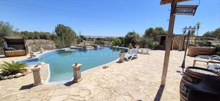 Mas à Los Almendros. Finca en venta en torrevieja, 8 dormitorios.