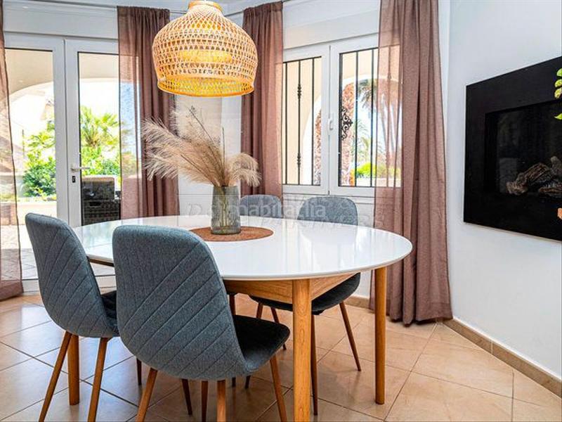 Foto 1377d2ba-9456-45a2-947e-44a0f2fd916f. Chalet con parcheggio piscina in La Zenia Orihuela