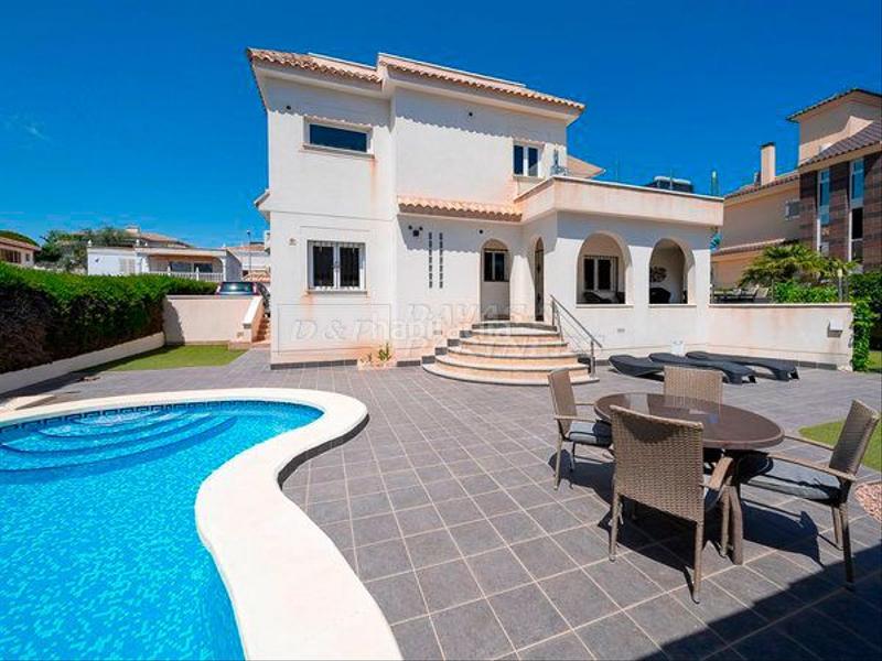 Foto bb3b3e99-93d2-43e9-a703-35de4218064f. Chalet con parcheggio piscina in La Zenia Orihuela