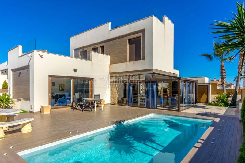 Foto 8d9d8b49-eee9-41e3-8c85-b9e92dcad664. Xalet amb aparcament piscina a Aguas Nuevas Torrevieja