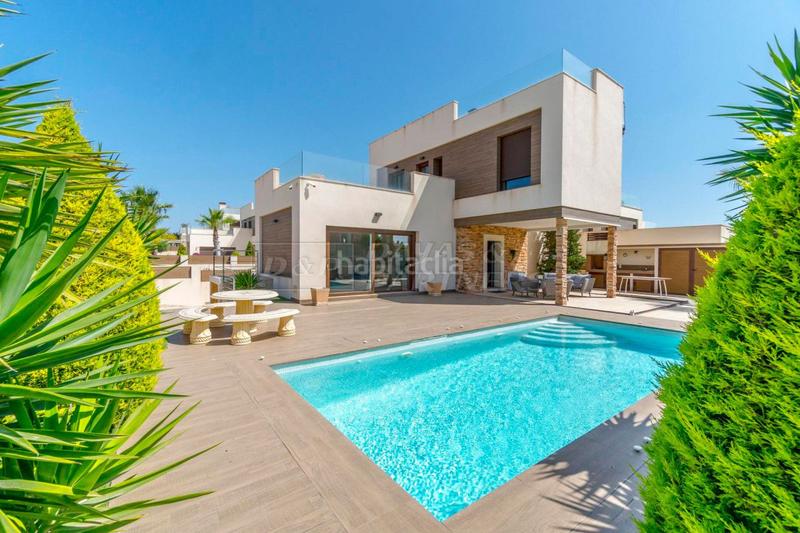 Foto 9bf1ff3d-2605-4322-b6ef-ee6641c5df91. Xalet amb aparcament piscina a Aguas Nuevas Torrevieja