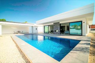 Xalet a Pueblo-Ubanizaciones. Villa en venta en alfas del pi l, 3 dormitorios.
