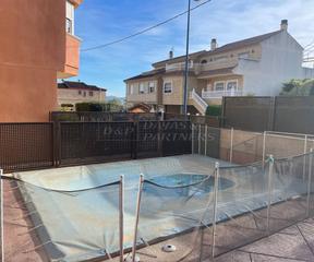 Chalet à Orihuela Ciudad. Chalet en venta en centro, 4 dormitorios.