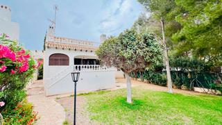 Chalet à Violetas. Villa en venta en orihuela costa, 3 dormitorios.