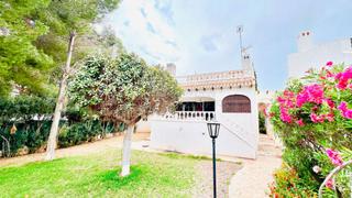 Chalet en Violetas 17. Villa indep. en venta en la zenia, 3 dormitorios.
