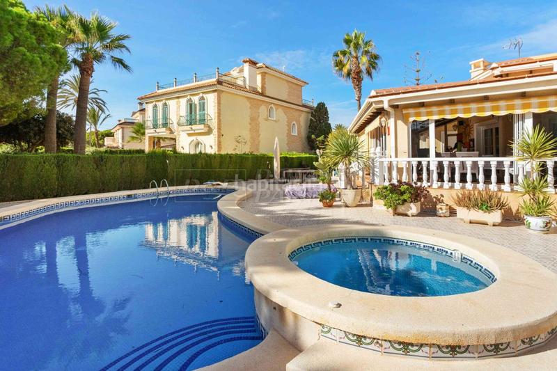 Foto 59b0703a-0c40-48ec-aa7f-a22761b9ba5d. Xalet amb aparcament piscina a Cabo Roig Orihuela
