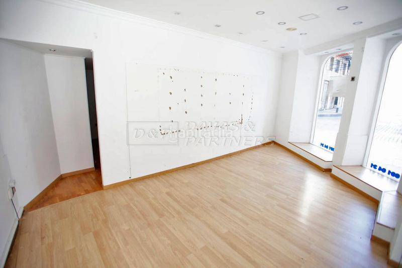 Foto 4db7d5c3-e37c-4ad7-b78e-f619a648dbed. Alquiler local comercial local com. en alquiler en centro. en Orihuela