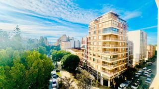 Appartamento in España. Piso en venta en centro, 4 dormitorios.