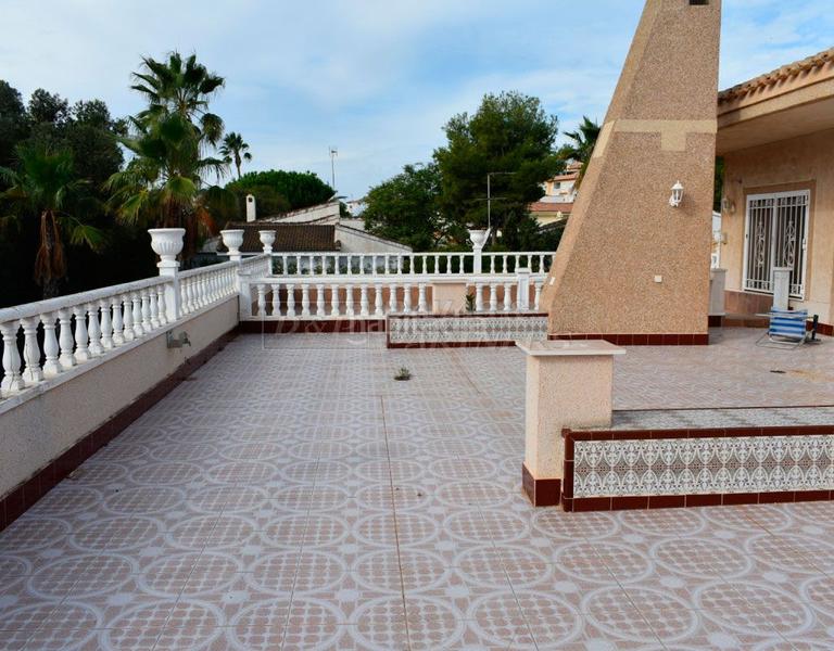 Foto 47a4cd53-4a72-41c8-8ae5-83eb3a52ed2c. Chalet con riscaldamento parcheggio piscina in La Zenia Orihuela