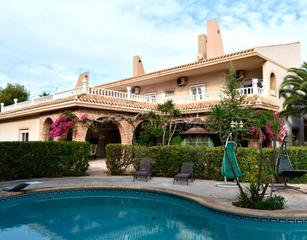 Chalet à La Zenia. Chalet en venta en la zenia, 4 dormitorios.