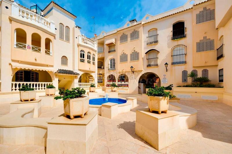 Foto 3822f877-90c5-4fec-b376-242361b15d84. Appartement avec piscine dans Zona los Frutales Torrevieja