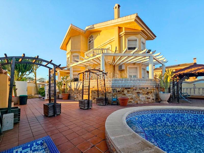 Foto 245b3fc3-5695-4bd9-86f7-ea299b7822ed. Xalet amb calefacció aparcament piscina a Aguas Nuevas Torrevieja