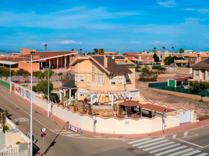 Foto 9ea2c252-1fcc-46b4-86e4-42742b9cfe9d. Xalet amb calefacció aparcament piscina a Aguas Nuevas Torrevieja