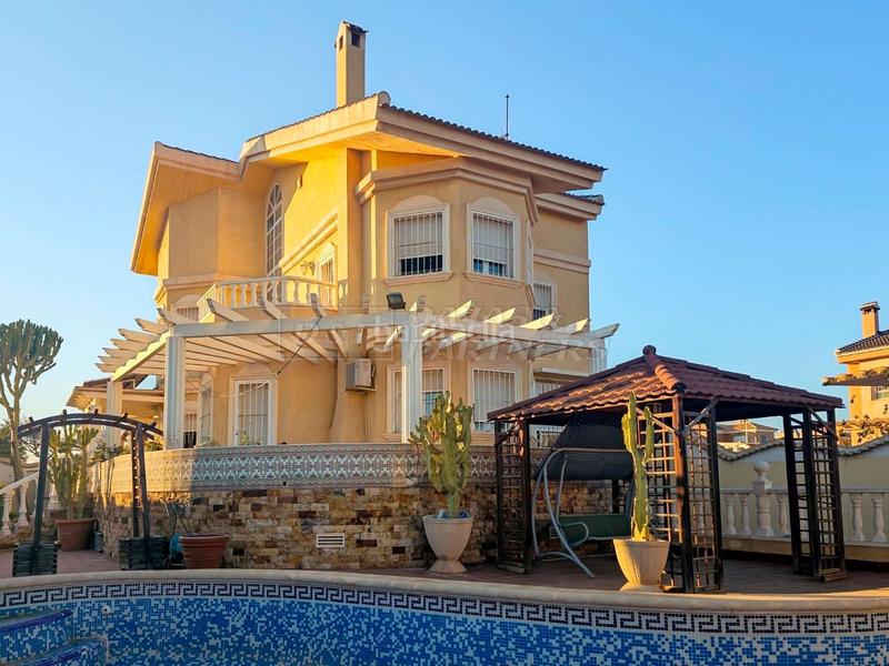 Foto ddb8be58-aacf-4d69-9648-4444a0b21f13. Xalet amb calefacció aparcament piscina a Aguas Nuevas Torrevieja