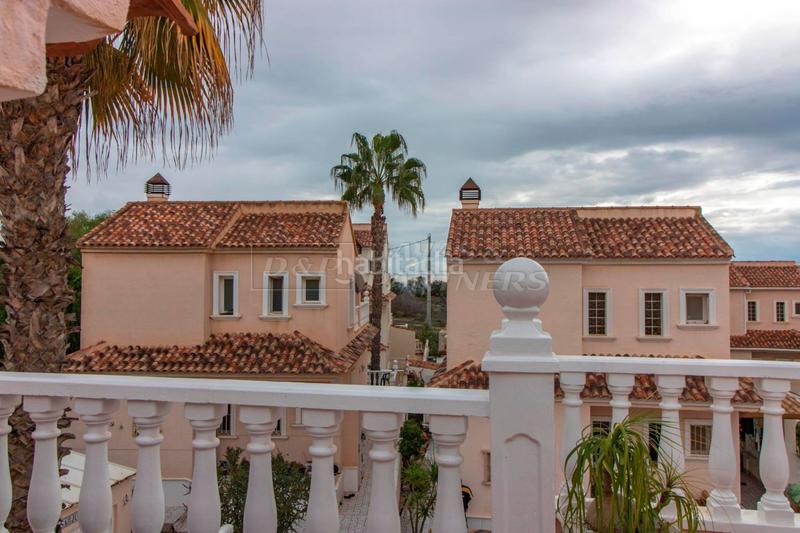 Foto 35fc927f-92e2-4cd4-9960-e4c7a73aae43. Casa adossada amb aparcament piscina a Zona los Frutales Torrevieja