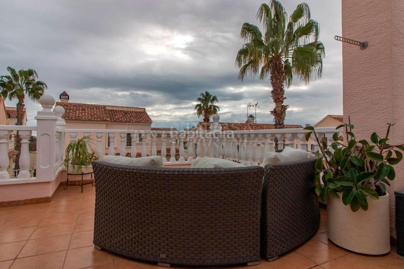 Foto 371bd1e6-4939-4864-9c85-f4f94492b547. Casa adossada amb aparcament piscina a Zona los Frutales Torrevieja