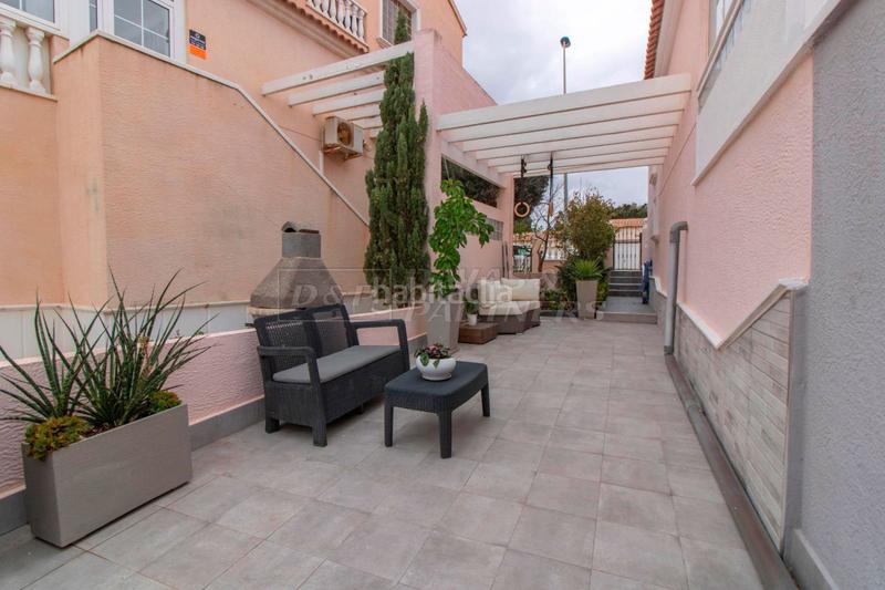 Foto 442c5550-4b19-42e5-995a-6b638191a60b. Casa adossada amb aparcament piscina a Zona los Frutales Torrevieja