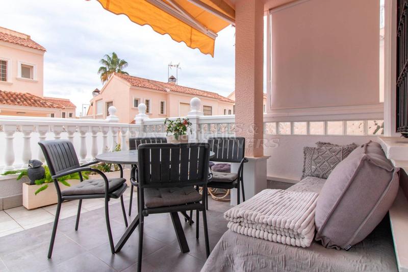 Foto 97e666fd-0d57-47b6-8cc5-036f3d8e35b3. Casa adossada amb aparcament piscina a Zona los Frutales Torrevieja