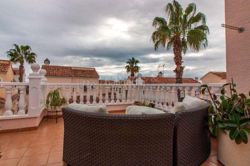 Foto b986697b-7b9e-4531-8b35-adda8ca88ebd. Casa adossada amb aparcament piscina a Zona los Frutales Torrevieja