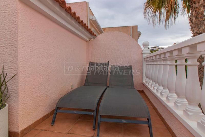 Foto bbedde31-9593-4401-a62e-e7eeba2f3610. Casa adossada amb aparcament piscina a Zona los Frutales Torrevieja