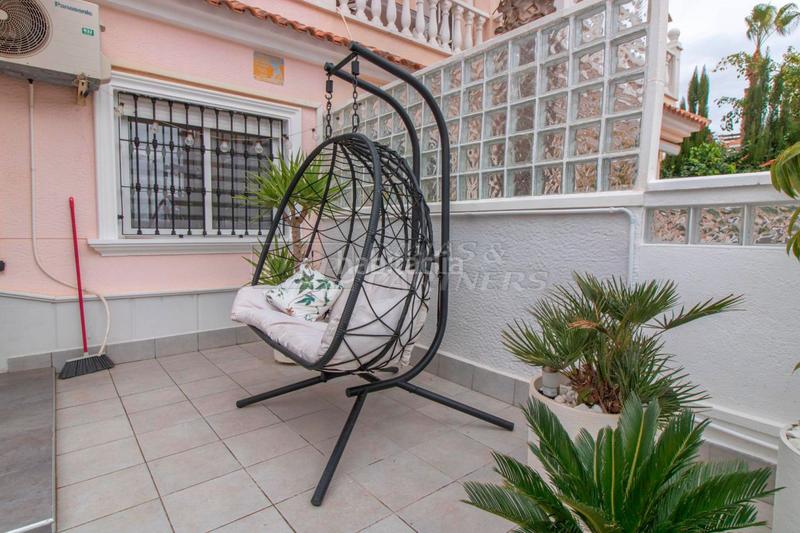 Foto d79e3ed8-69d4-4d30-bfa9-ead67d90b4be. Casa adossada amb aparcament piscina a Zona los Frutales Torrevieja