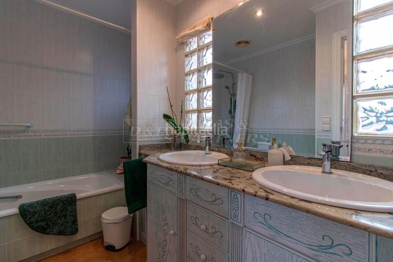 Foto d8aa33a0-9a92-4e98-b7e6-9eab07dbedd4. Casa adossada amb aparcament piscina a Zona los Frutales Torrevieja