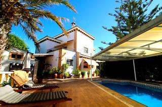 Chalet in Aguas Nuevas. Villa en venta en las calas, 7 dormitorios.
