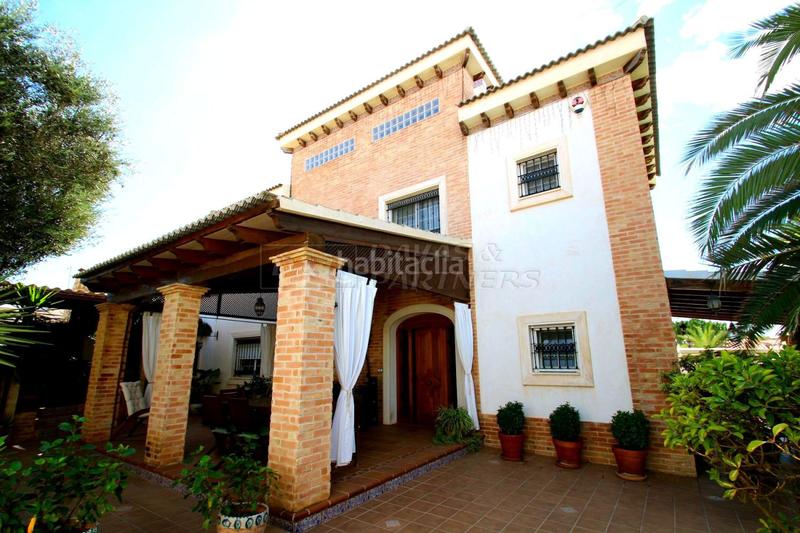 Foto 644aa3e8-884f-4aa4-b6b1-e7d8c0979255. Chalet villa en venta en las calas, 7 dormitorios. en Torrevieja