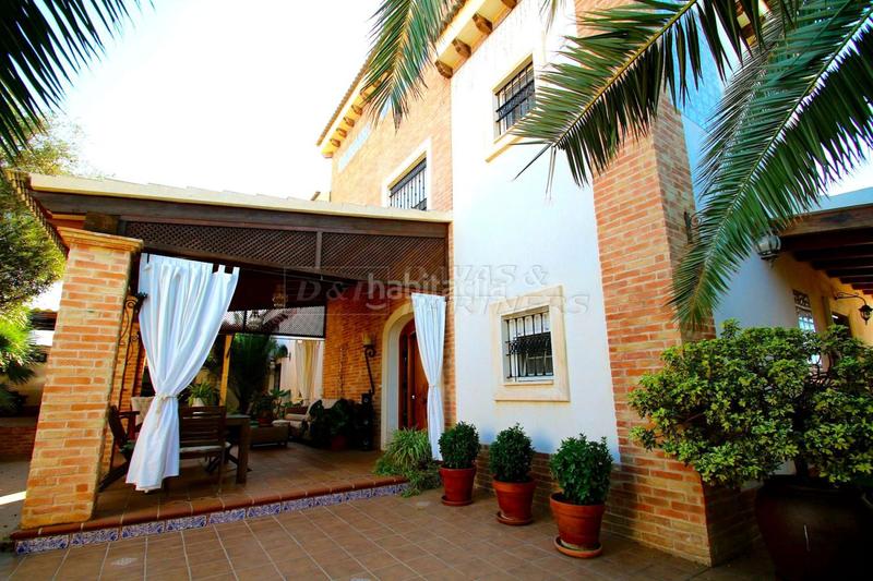 Foto c7b32ec2-f03f-424c-8df8-9776ac10d17c. Chalet villa en venta en las calas, 7 dormitorios. en Torrevieja