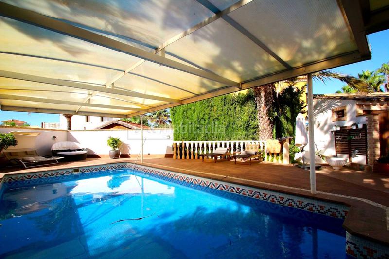 Foto cf67ce21-26a1-44d5-9ff7-c08225083586. Chalet villa en venta en las calas, 7 dormitorios. en Torrevieja