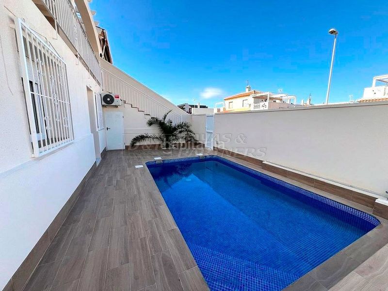 Foto 401c0b79-c655-429f-9c51-23ecf3888fe4. Xalet amb aparcament piscina a Miramar - Torre del Moro Torrevieja