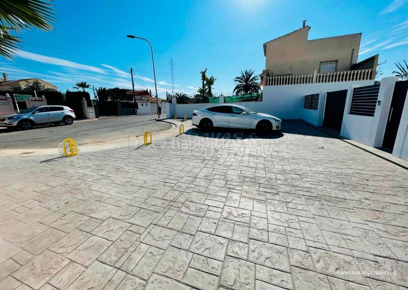 Foto 21685597-a5bb-4309-b76b-695e471951ae. Chalet villa en venta en Aguas Nuevas, 5 dormitorios. en Torrevieja