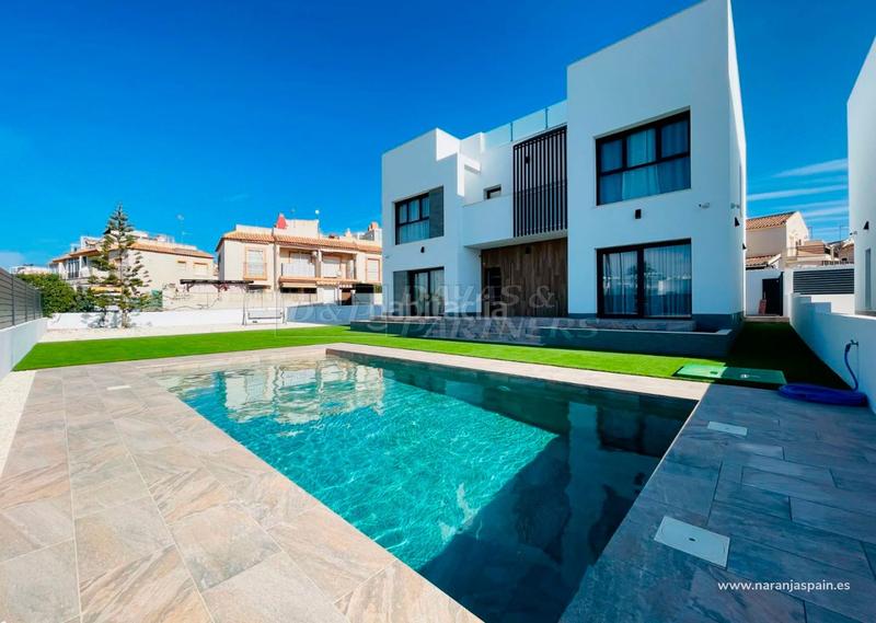 Foto 90f50f0c-6e85-4f2d-92aa-5a6d54ffe283. Chalet villa en venta en Aguas Nuevas, 5 dormitorios. en Torrevieja
