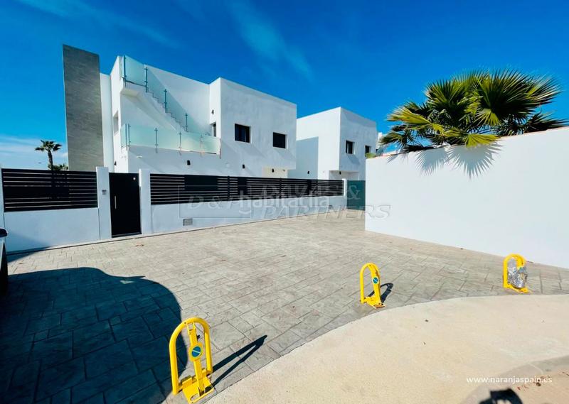 Foto 9bbb2c2e-a2a1-4937-b48f-fbd76aaa2ea5. Chalet villa en venta en Aguas Nuevas, 5 dormitorios. en Torrevieja