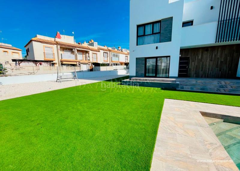 Foto a90f3551-eef0-4d23-8dea-ab145966fc1d. Chalet villa en venta en Aguas Nuevas, 5 dormitorios. en Torrevieja