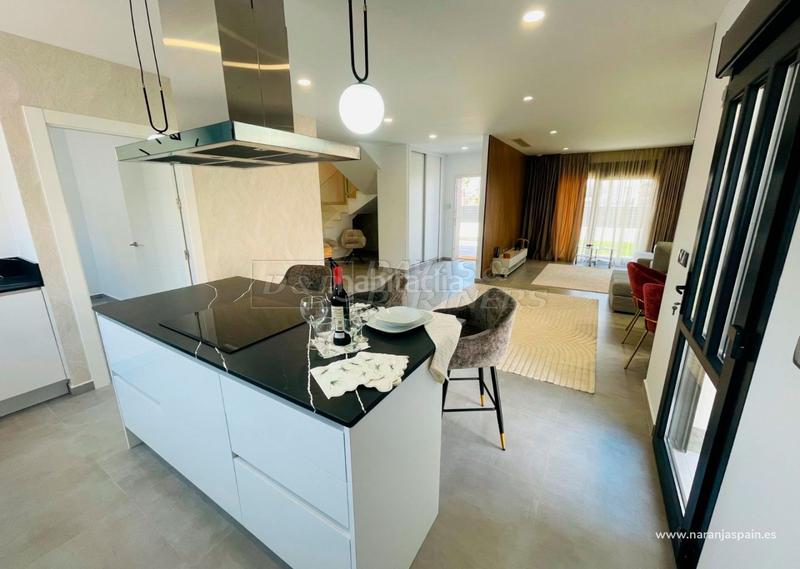 Foto db586404-6674-48e1-8c8b-de05d7c65365. Chalet villa en venta en Aguas Nuevas, 5 dormitorios. en Torrevieja