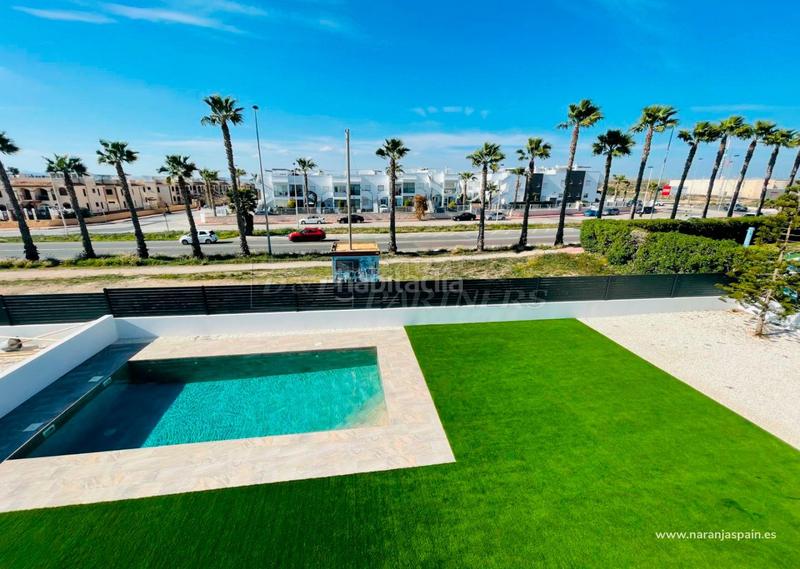 Foto f5c98611-8d31-4db1-b84f-6cbe3aa4e4a5. Chalet villa en venta en Aguas Nuevas, 5 dormitorios. en Torrevieja