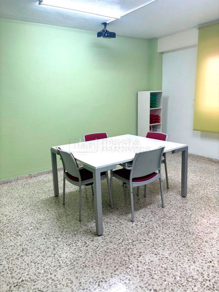 Foto 5dc0dd0d-e7e4-42c7-b6f6-2afc9a5a0b10. Alquiler local comercial en duque de tamames 19 local en alquiler en centro, 4 dormitorios. en Orihuela