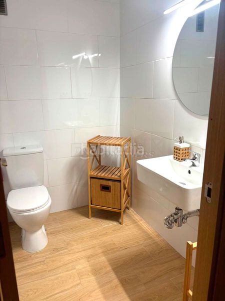 Foto cd8f4e80-5b12-4b49-9c22-2dab2c6296f1. Alquiler local comercial en duque de tamames 19 local en alquiler en centro, 4 dormitorios. en Orihuela
