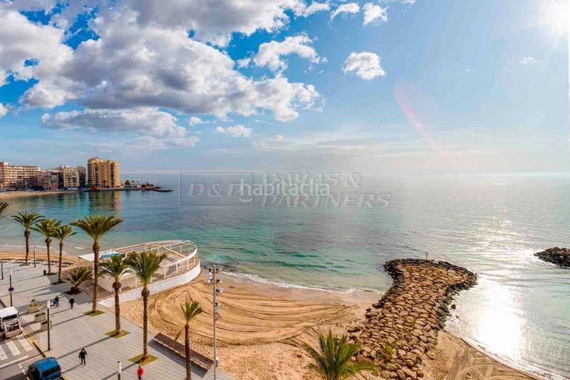 Foto ab7410ba-fc9f-4cc1-9ddd-b71a20746f14. Etagenwohnung mit parking in Las Piscinas Naturales Torrevieja