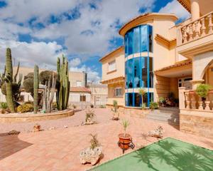 Chalet en Orihuela Ciudad. Chalet individual en venta en orihuela, 7 dormitorios.