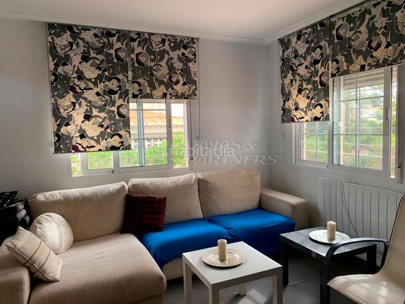 Foto f0cf2281-4c89-4b1a-8ec7-0c80e6e4e655. Xalet amb aparcament a La Zenia Orihuela