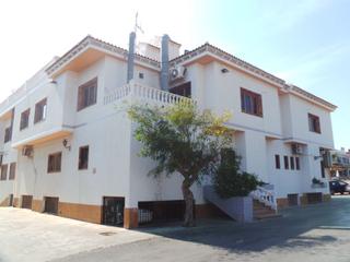 Edifici a Punta Prima. Edificio comercial en venta en punta prima.