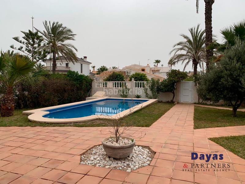 Foto c41bd71d-e2f2-4a61-973a-fc1781023a8a. Chalet dans mayor 51 dans La Zenia Orihuela