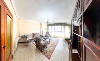 Location Appartement à Orihuela Ciudad. Piso en alquiler en centro, 4 dormitorios.